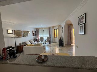 Piso en venta en Playa de la Fontanilla en Marbella