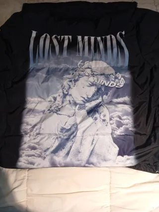 Chaqueta Negra con Estampado Lost Minds