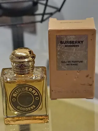Mini profumi Burberry e Giorgio Armani