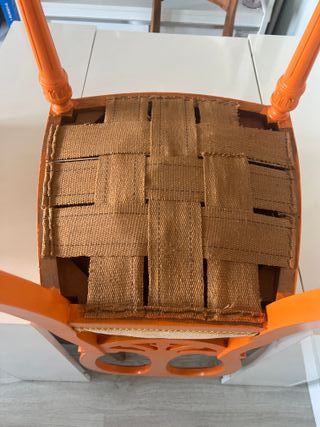 Silla antigua naranja y beige