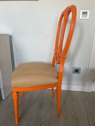 Silla antigua naranja y beige