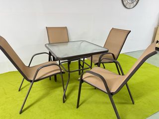 Mesa de terraza con 4 sillas