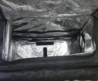 Caja de repartidor +  chaleco, impermeable...