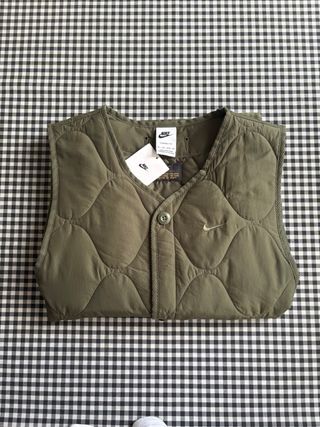 Chaleco Nike acolchado verde militar