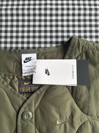 Chaleco Nike acolchado verde militar
