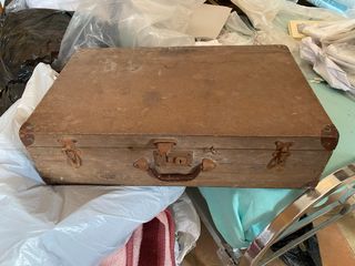 Maleta antigua de madera