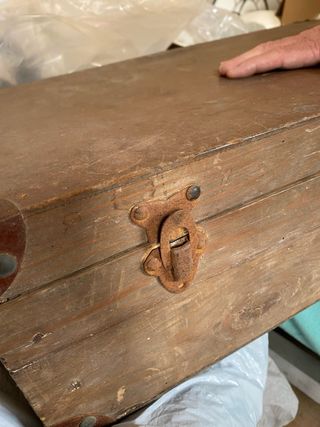 Maleta antigua de madera