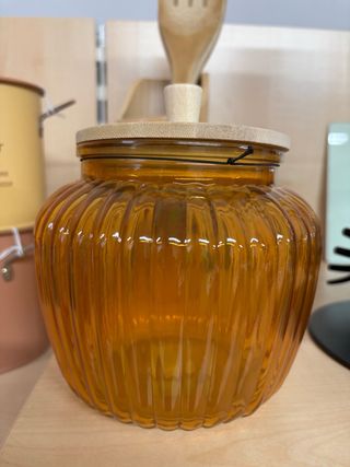 Biscottiera in vetro ambrato con coperchio in bamb