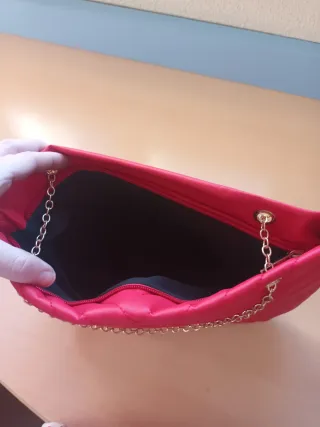 Bolso rosa acolchado con cadena