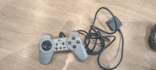 Pistola (original) y Mando (no original) PS1