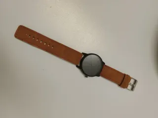 Orologio da polso nero e marrone