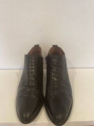 Botines efecto piel cocodrilo