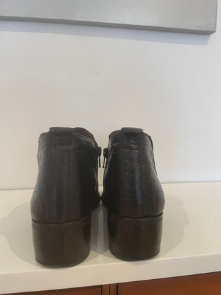 Botines efecto piel cocodrilo