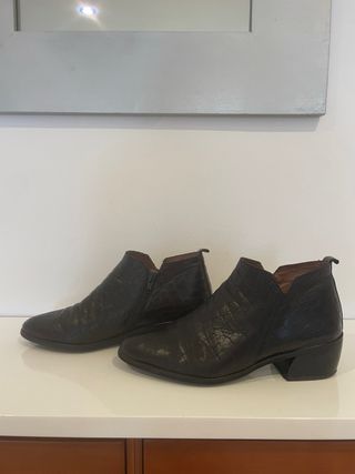 Botines efecto piel cocodrilo