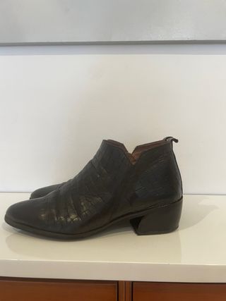 Botines efecto piel cocodrilo