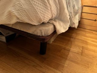 Habitación completa: Cama, cabecero, mesillas.