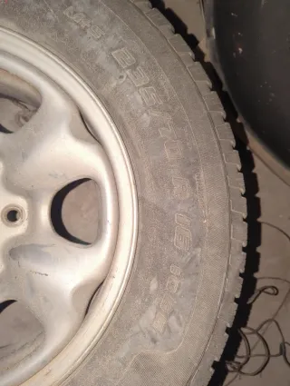 Rueda Nissan Terrano2 de repuesto con cubre rueda