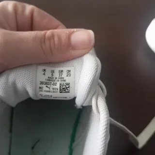 Zapatillas Puma Blancas número 37,muy poco uso.