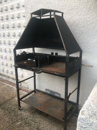 Barbacoa de hierro hecha a mano