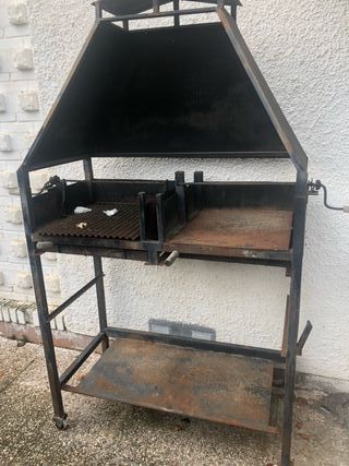 Barbacoa de hierro hecha a mano