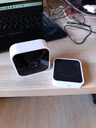 Cámara de vigilancia Blink y módulo