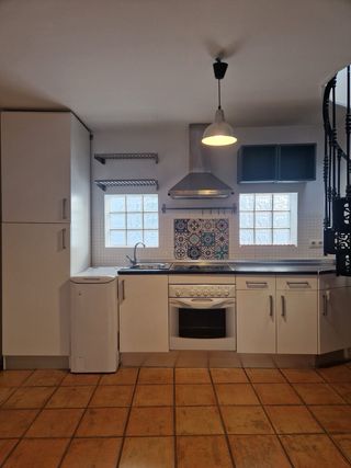 Cocina blanca completa con horno y vitro aparte