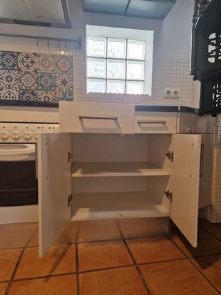 Cocina blanca completa con horno y vitro aparte