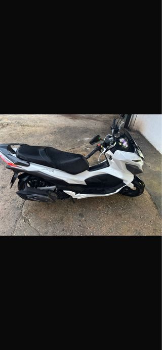 Moto SYM 125cc Scooter Automática  Tlf: 660444055