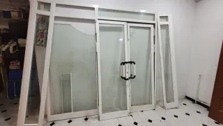 Puertas de aluminio para local comercial