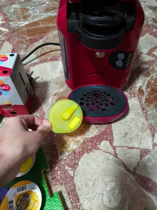 Cafetera Tassimo Bosch Roja