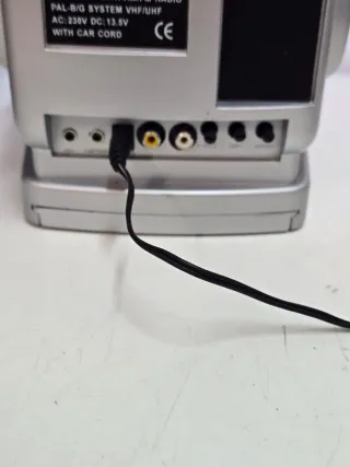 TV Portátil y Radio TV200