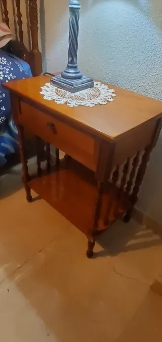 Armario cama mesita escritorio de madera clásico