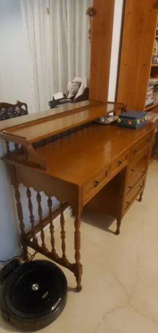 Armario cama mesita escritorio de madera clásico