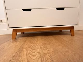 Cómoda 4 cajones blanca y madera