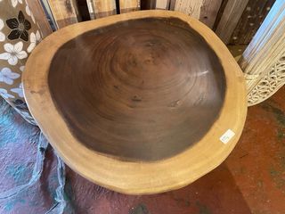 Mesa de teca natural con base de madera