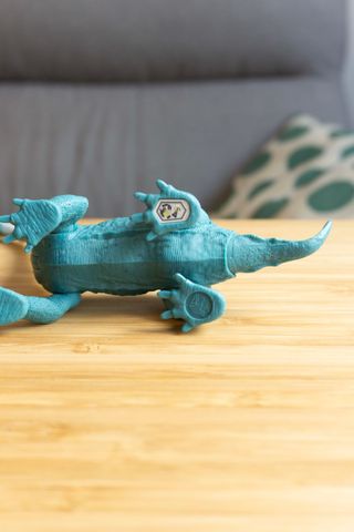 Dinosaurio de cuello largo de juguete azul