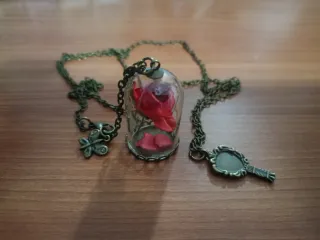 Colgante Rosa Bella y Bestia