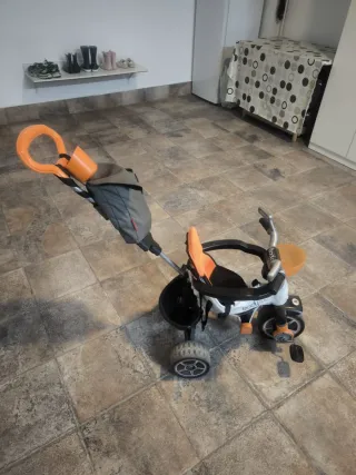 Triciclo Evolutivo Injusa Body Max blanco y naranj