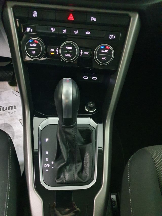 Volkswagen T-Roc 150CV DSG7 AUTOMÁTICO AÑO 2021