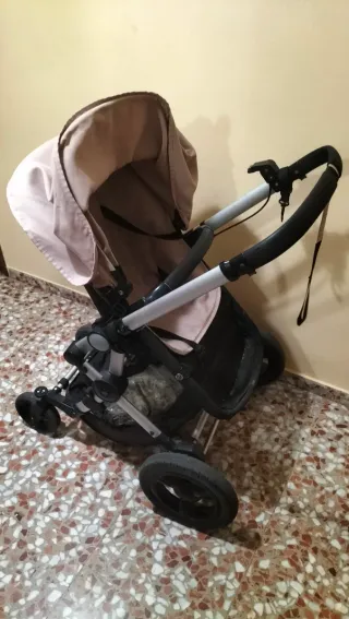 Carro de bebé con sombrilla