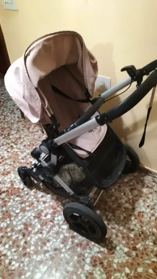 Carro de bebé con sombrilla