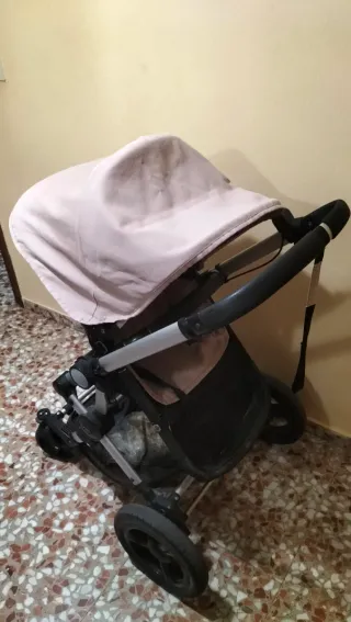 Carro de bebé con sombrilla
