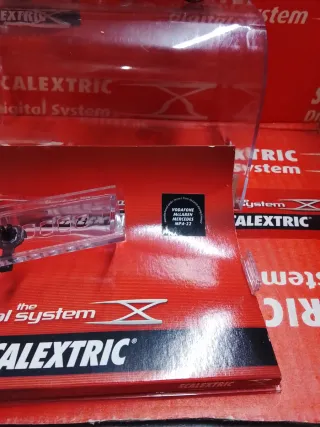 Scalextric McLaren Mercedes MP4-22 digital system