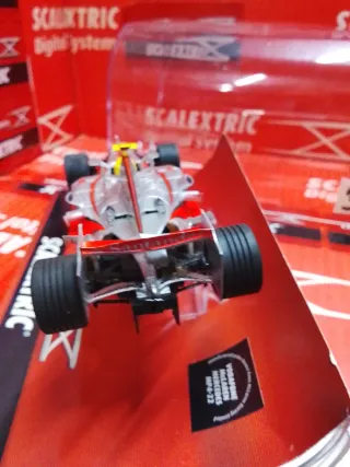 Scalextric McLaren Mercedes MP4-22 digital system