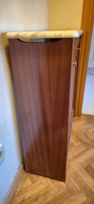 Cubre radiador / mesita con tapa de mármol