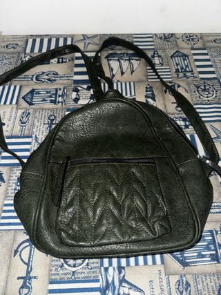 Mochila verde estilo cuero
