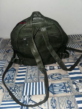 Mochila verde estilo cuero