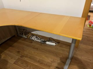 Escritorio Ikea madera y metal Galant