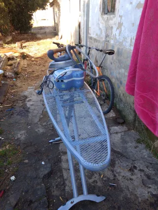 Plancha de vapor y mesa de planchar