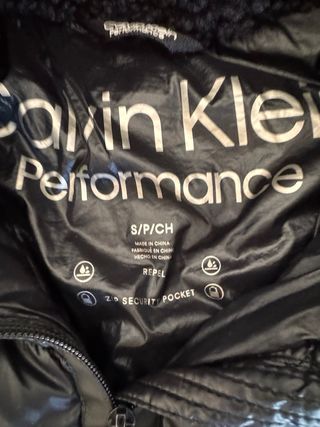 Chaqueta Calvin Klein Negra con Capucha